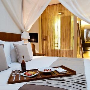Zimmer mit Kingsize-Bett